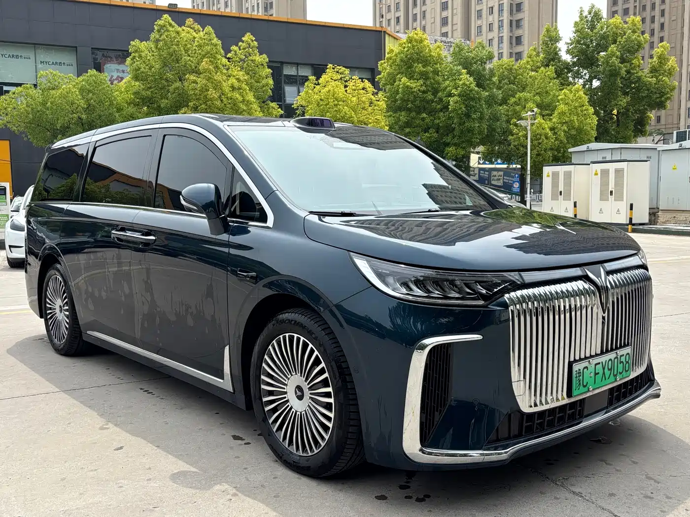 Voyah Auto Voyah Dreamer 2025 Model PHEV 4WD Premium QianKun Edition фото 3