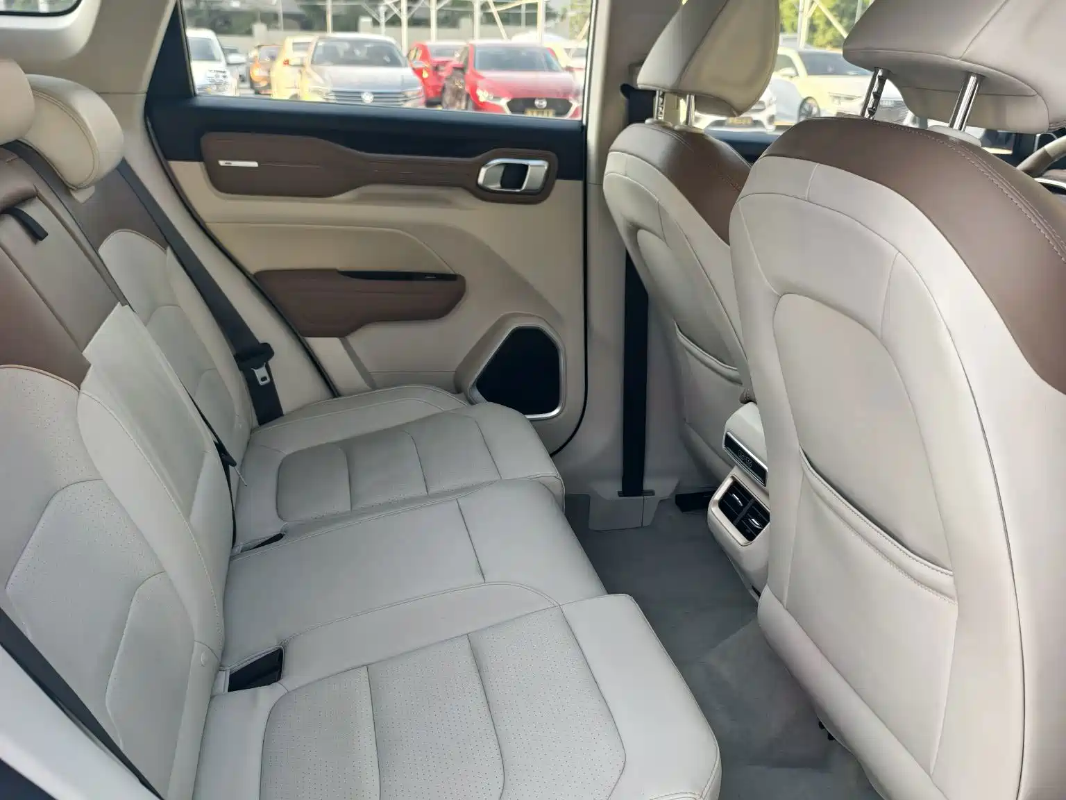 Фото 9 - Geely ICON