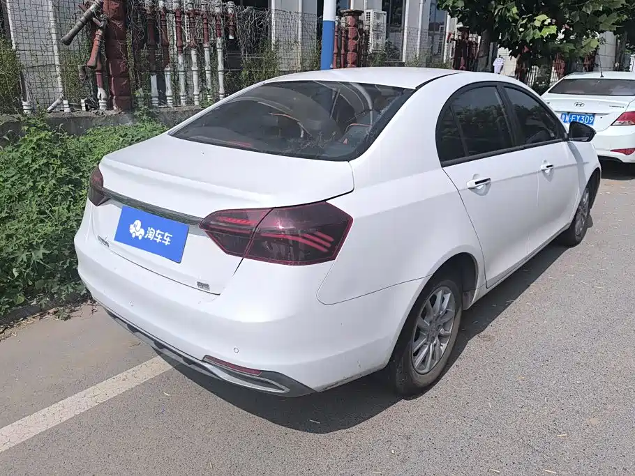 Фото 3 - Geely Emgrand