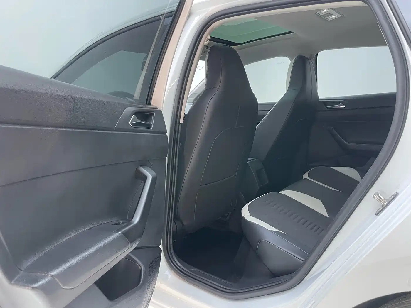 Volkswagen Polo 2023 2023 Facelift Plus 1.5L Auto Chroma Tech Edition