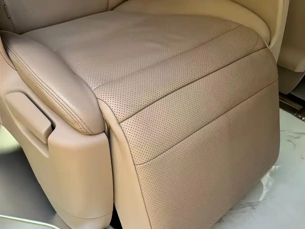 Toyota Alphard фото 9