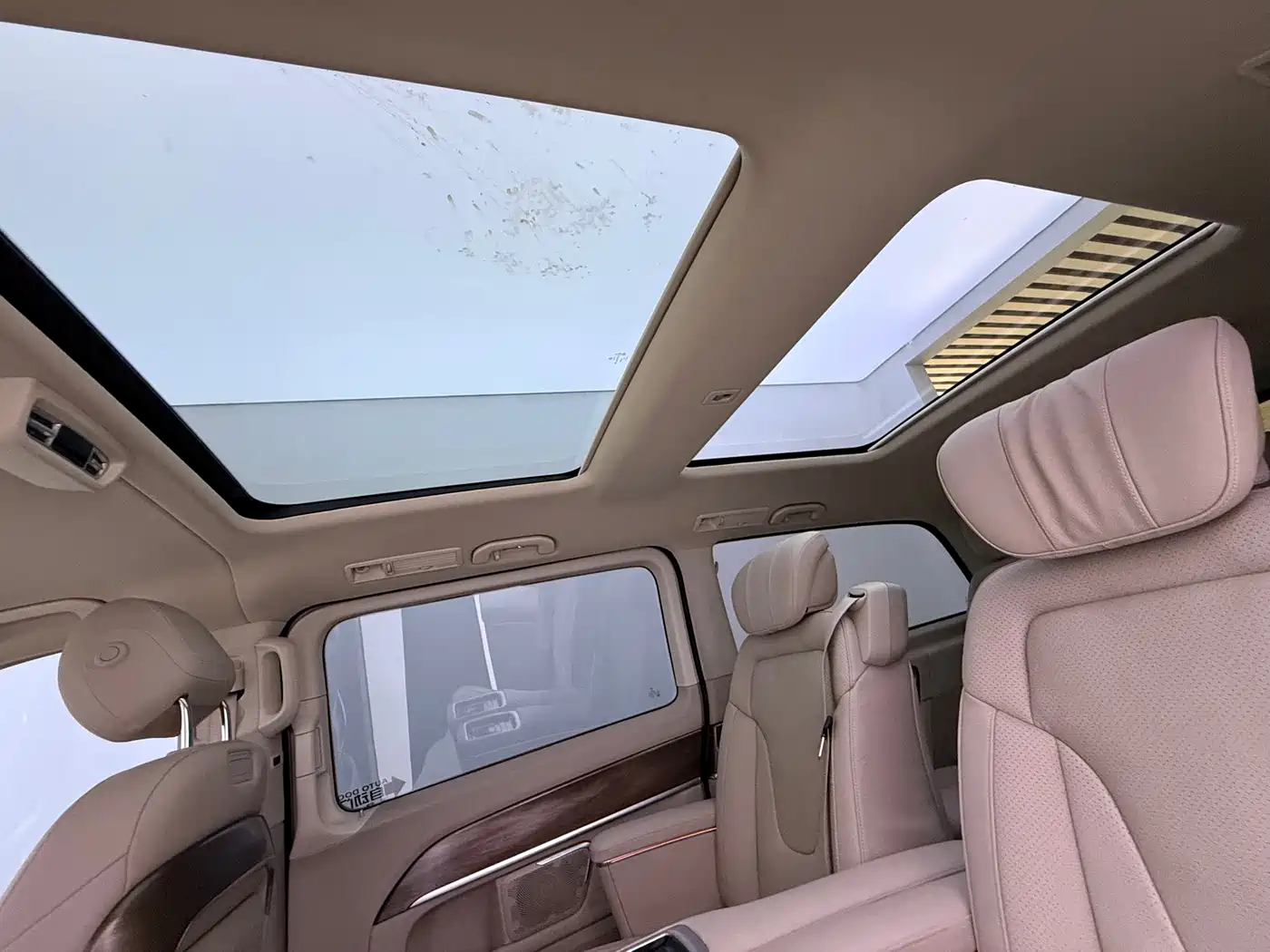 Mercedes-Benz V-Class 2021 V 260 L Long Wheelbase Premium Edition фото 16