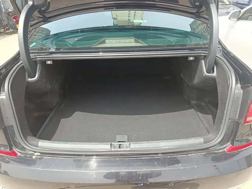 Volkswagen Passat 2017 330TSI DSG Prestige фото 19