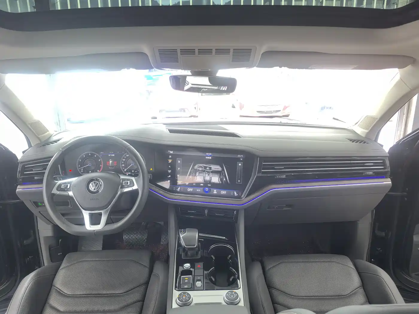 Volkswagen Touareg 2019 3.0TSI Sharp Edge Edition China VI фото 10