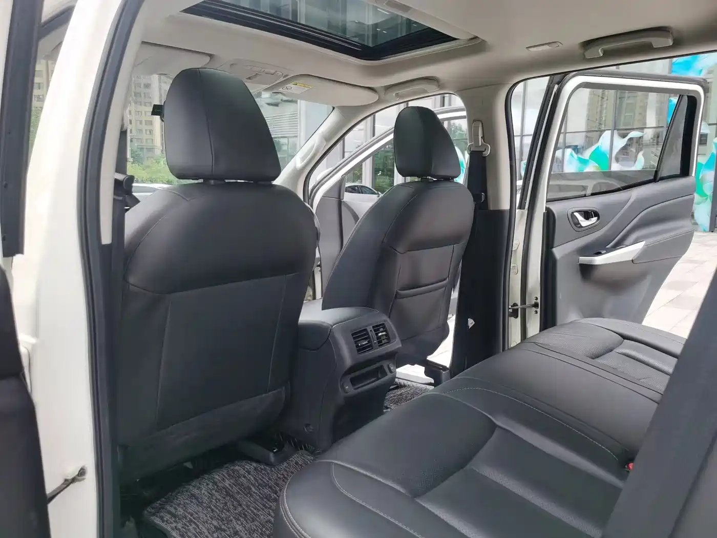 Nissan Terra 2023 2020 2.5L XL Upper 4WD Automatic Luxury Edition