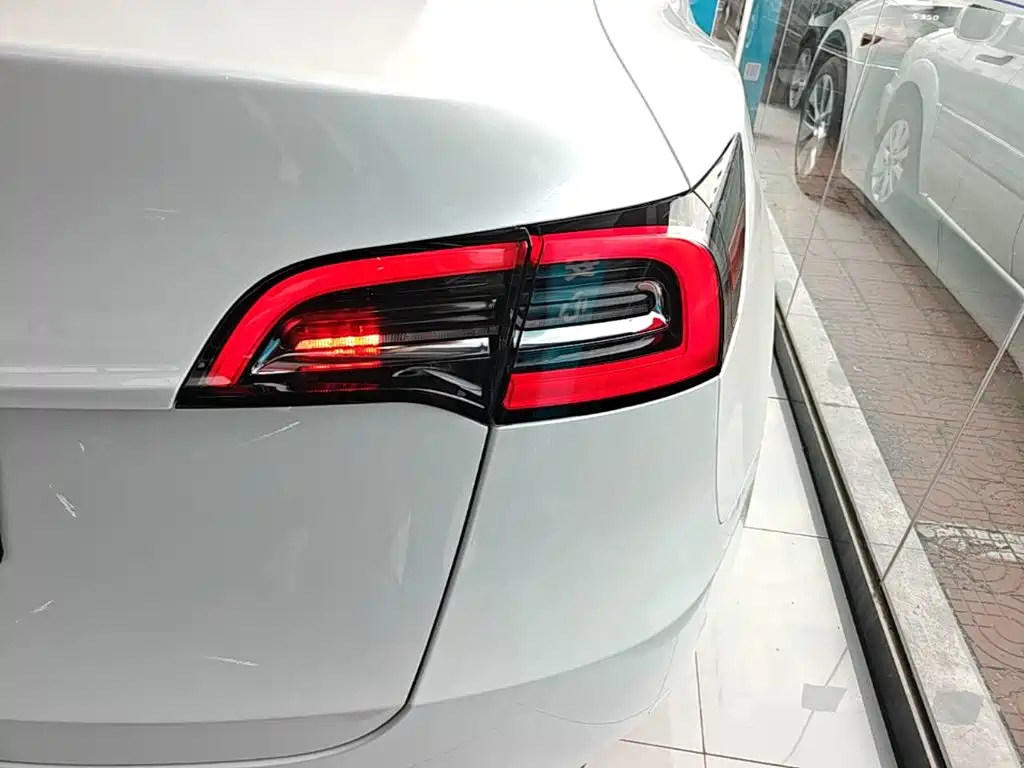 Фото 8 - Tesla Model Y