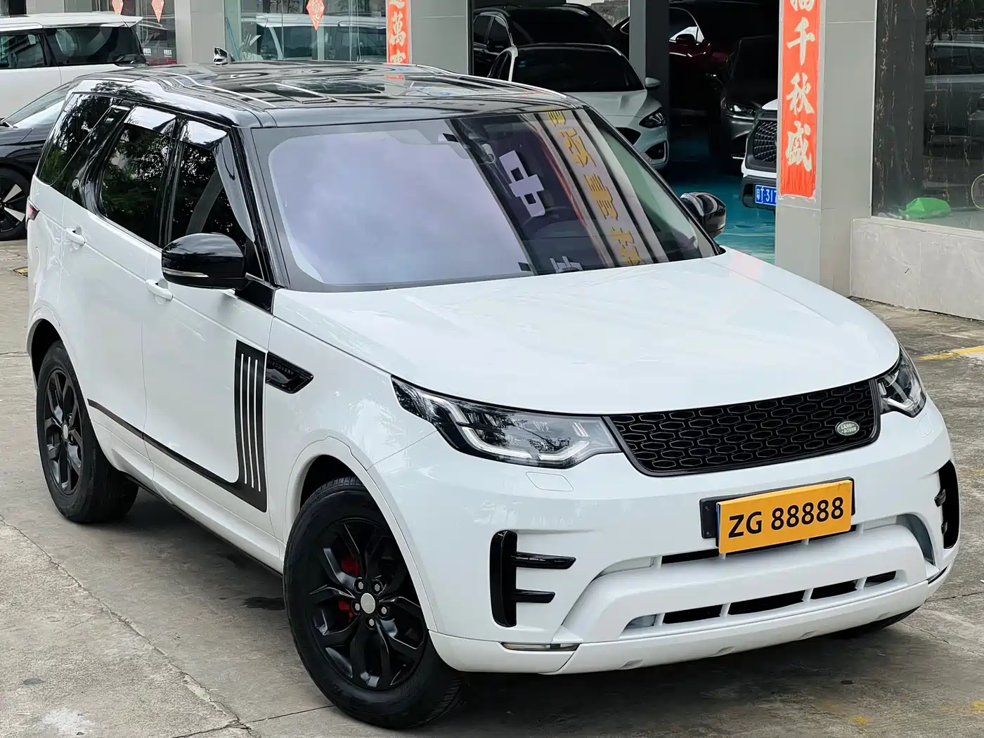 Land Rover Discovery 2018 2.0T SE фото 3