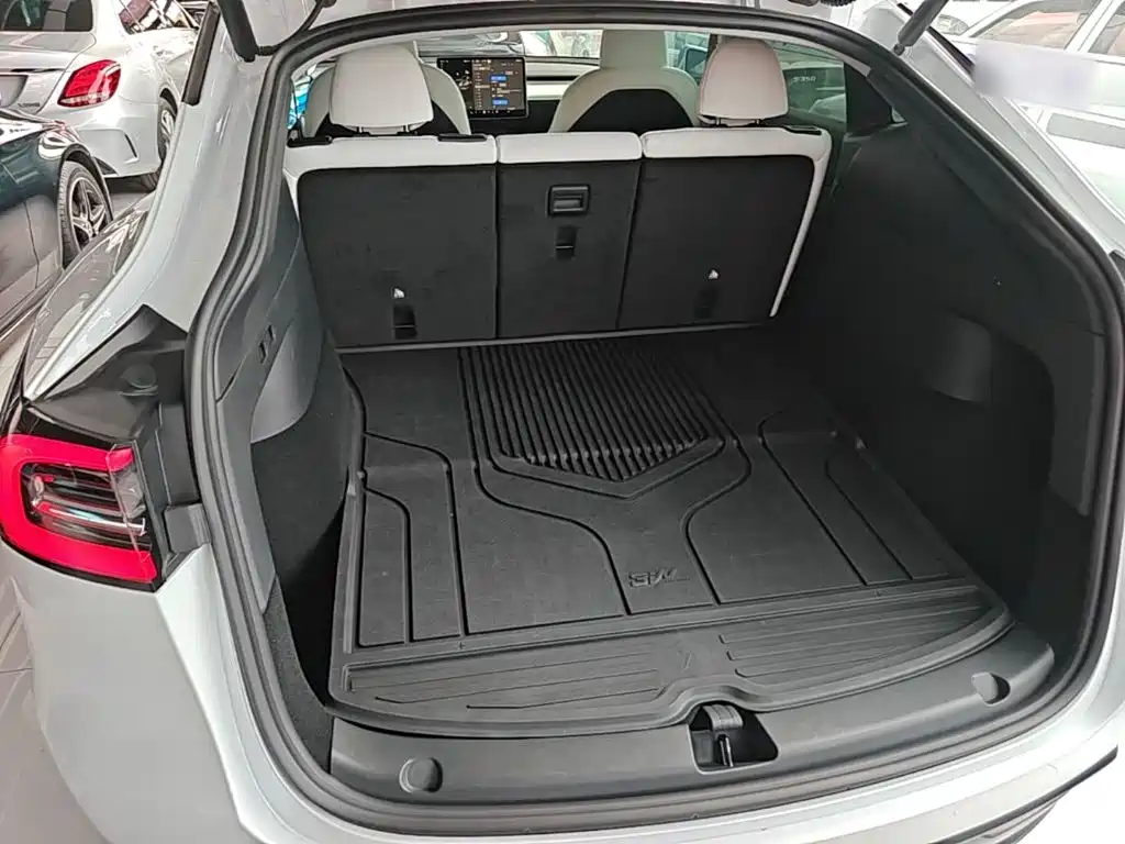 Фото 19 - Tesla Model Y