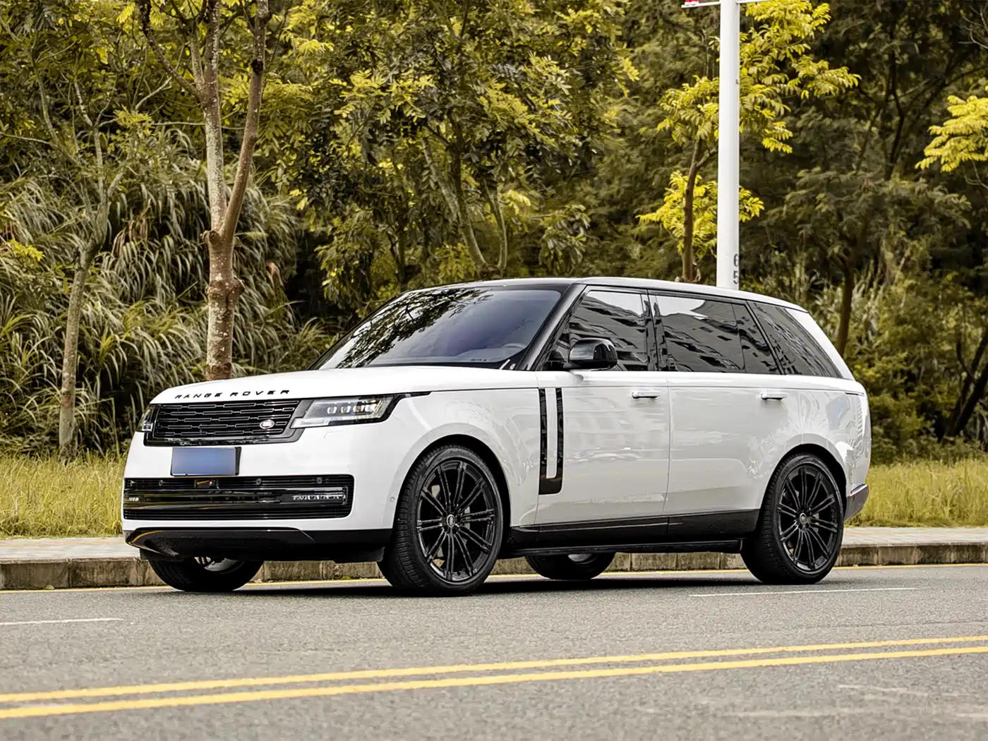 Land Rover Range Rover 2025 3.0 L6 400PS Flourishing Era Extended Wheelbase