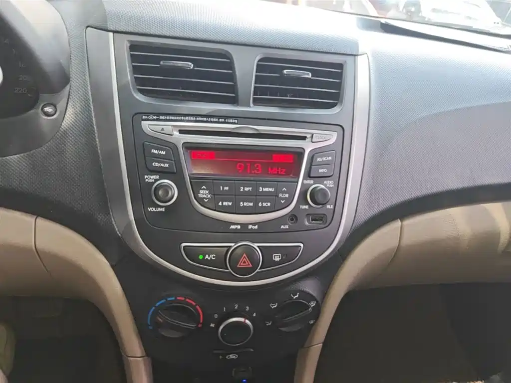 Hyundai Verna 2016 1.4L Automatic Smart GLS фото 13