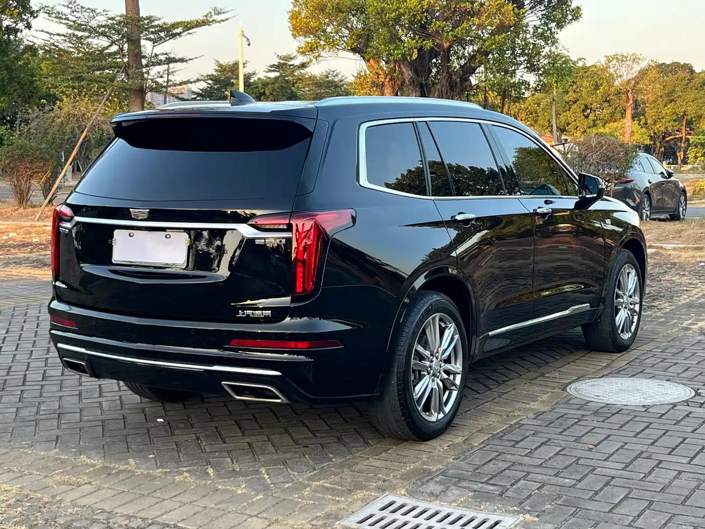 CADILLAC XT6