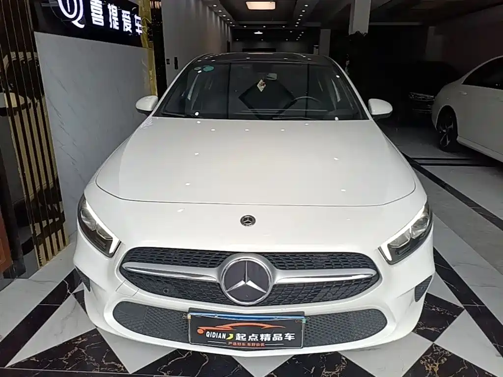 Mercedes-Benz A-Class (Import) 2019 A 200 Dynamic Version фото 3