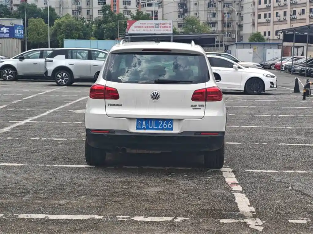 Volkswagen Tiguan 2011 Model 2.0TSI R-Line фото 5