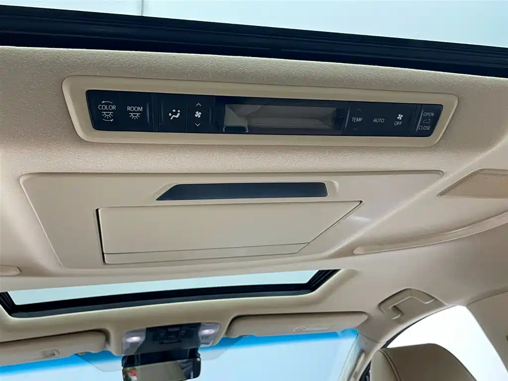 Toyota Alphard 2021 Hybrid 2.5L Luxury фото 40