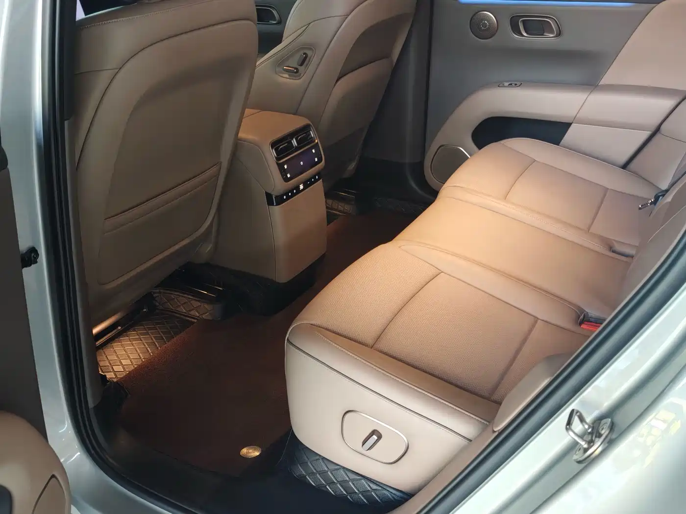 Li Auto i6 2026 2025 2WD Base Model