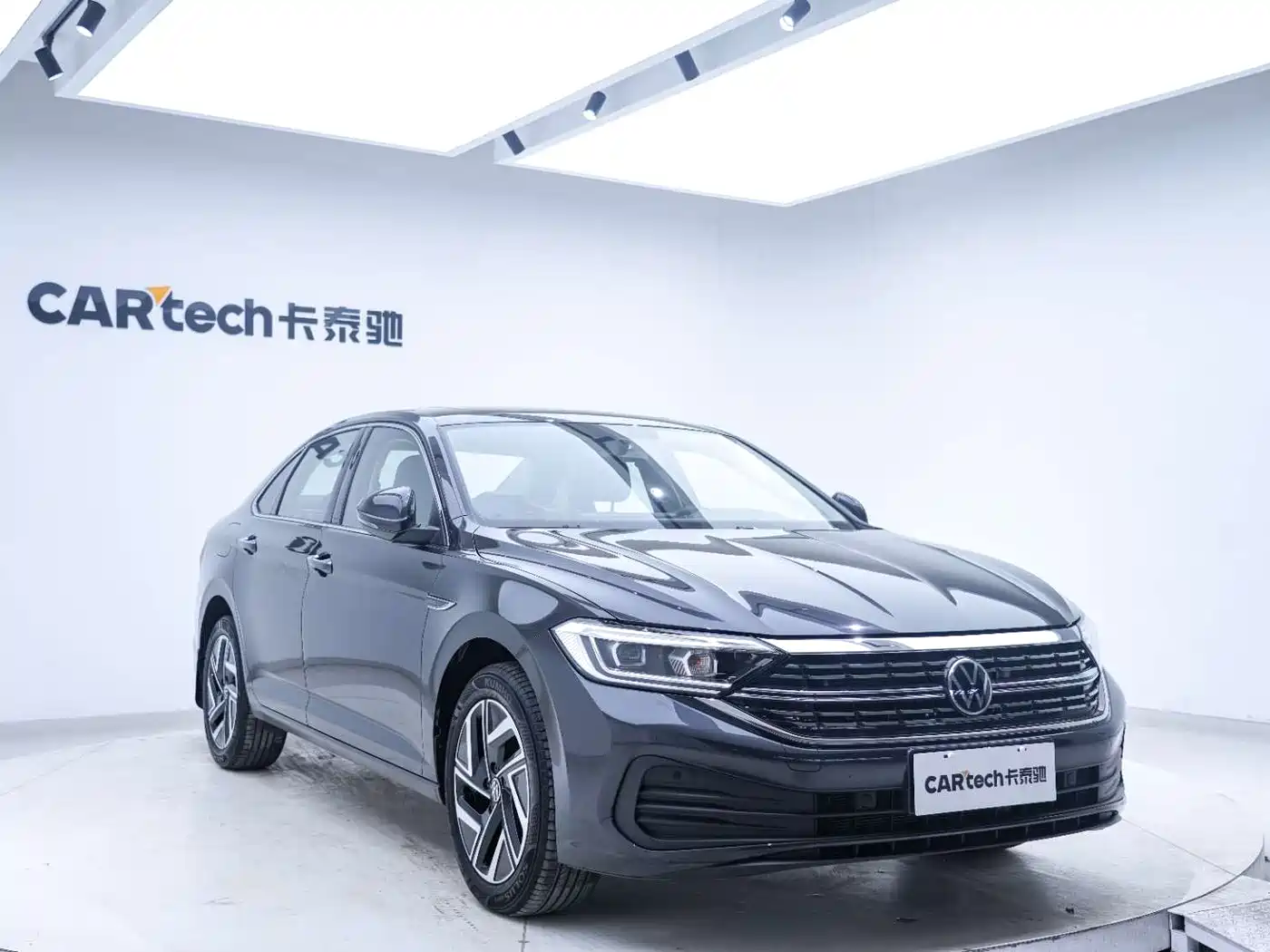 Volkswagen Sagitar 2025 Model Year 3rd Facelift 300TSI DSG Surpassing Edition фото 5