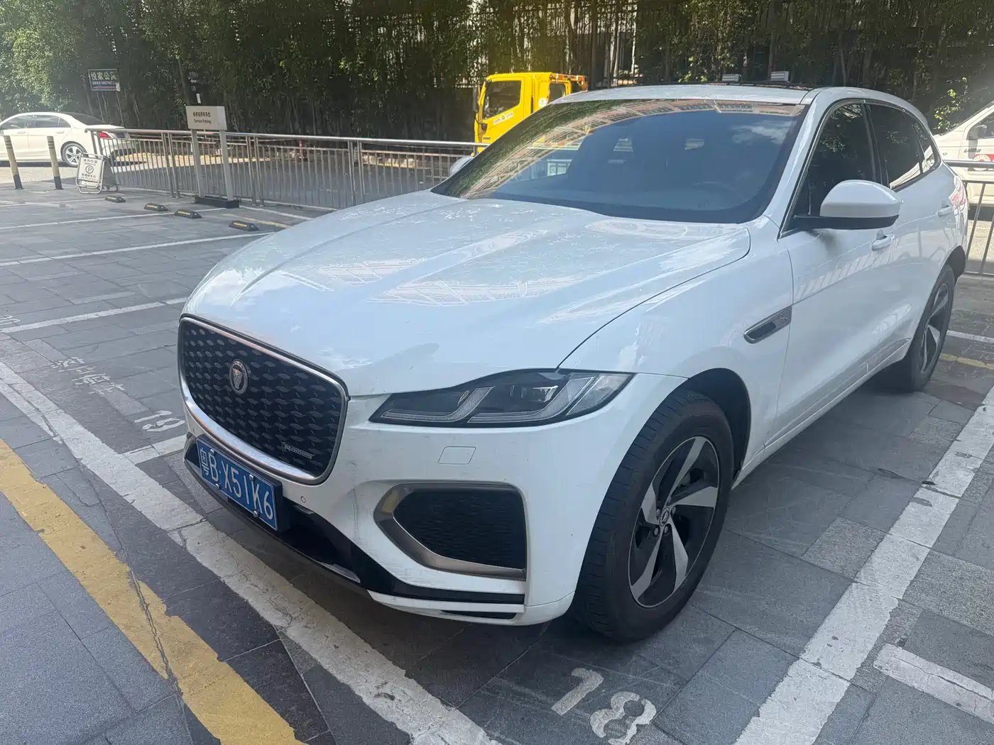Jaguar F-PACE 2024 P250 R-Dynamic SE