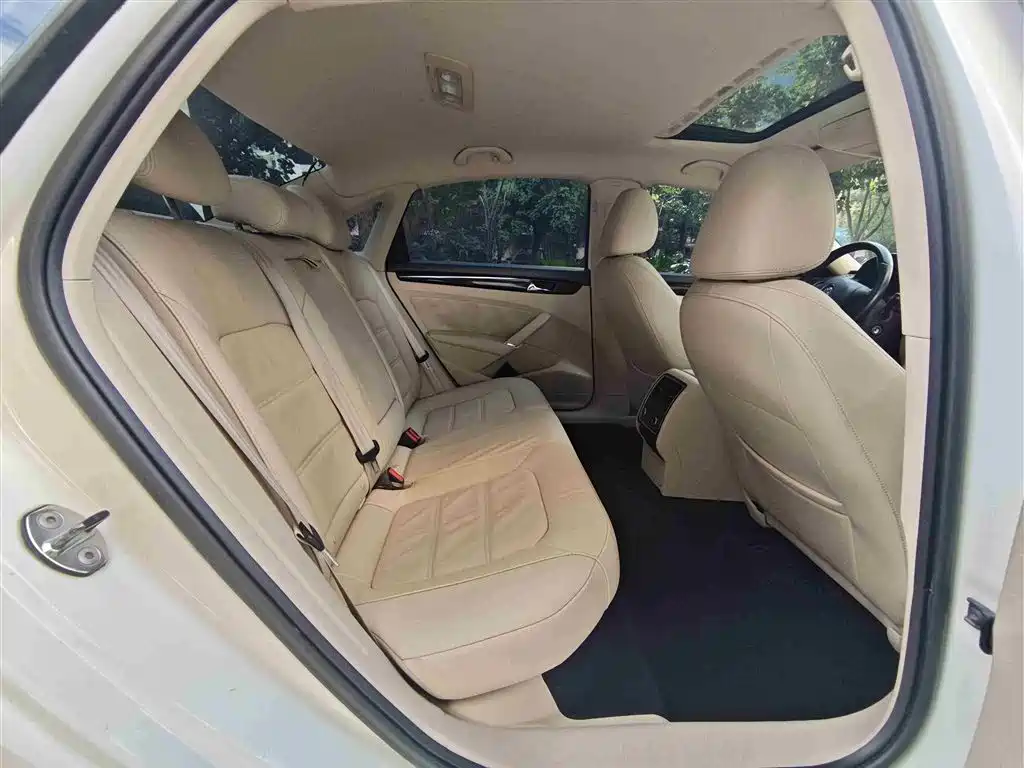 Volkswagen Passat 2011 1.8TSI DSG Honor Edition фото 8