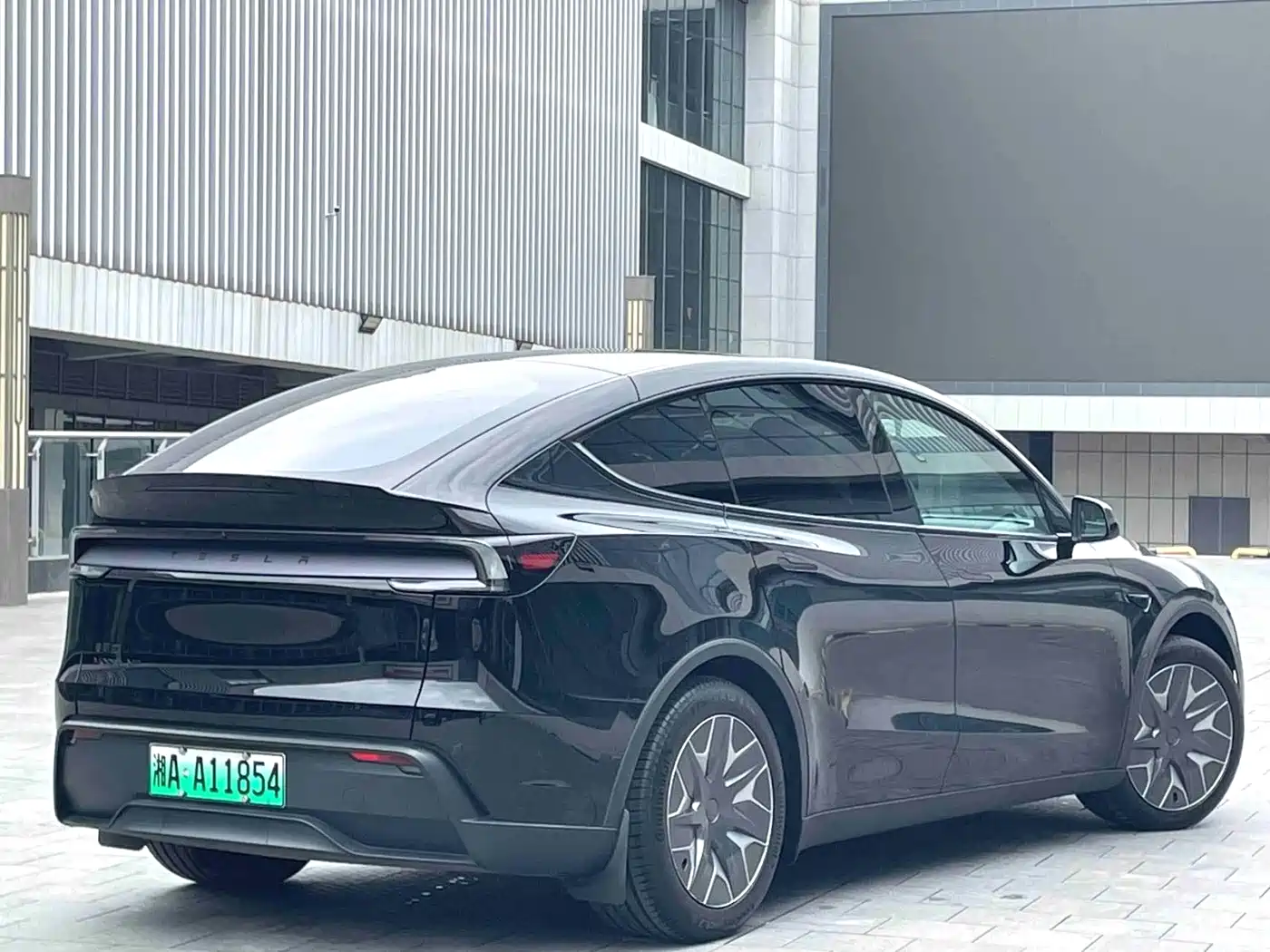 Tesla Model Y 2025 Long Range All-Wheel Drive фото 7