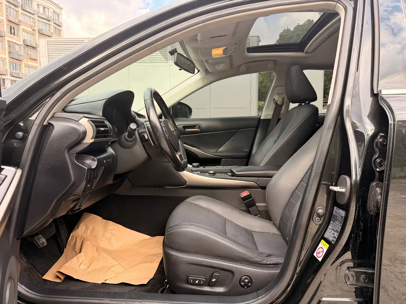 Lexus IS 2018 2017 300 Leading Edition