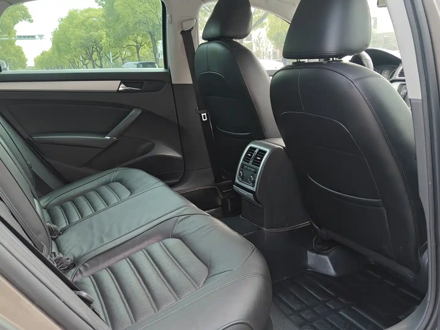 Volkswagen Passat 2013 1.8TSI DSG Yuzun фото 12