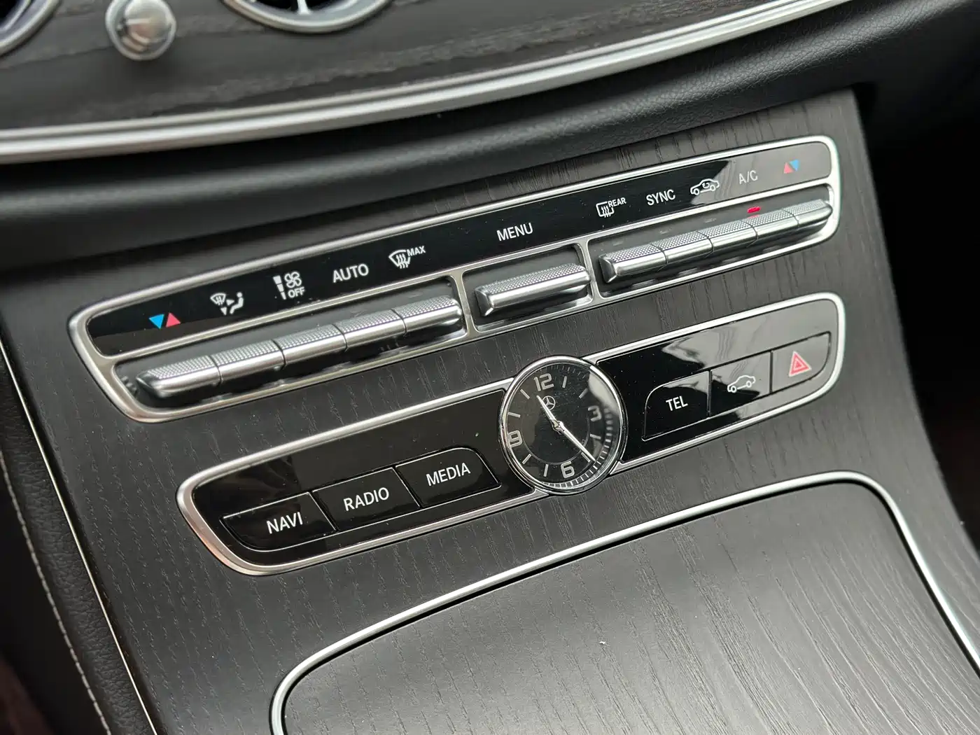 Mercedes-Benz E-Class 2020 Model E 260 L Sport фото 13