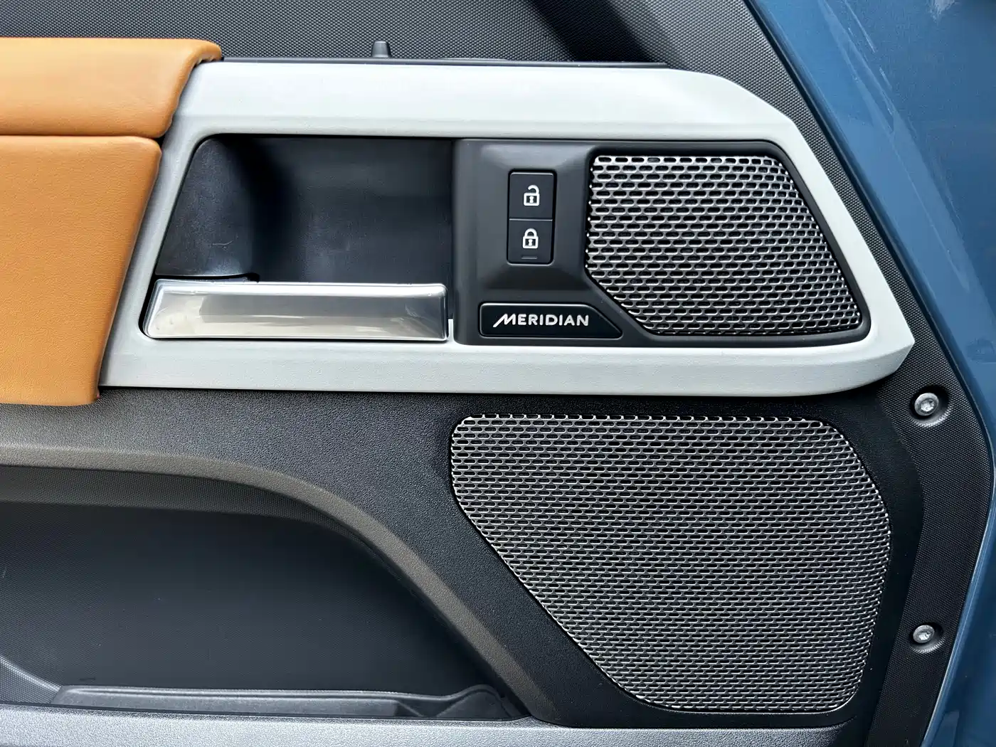 Land Rover Defender 2024 110 3.0T P400 X-DYNAMIC HSE фото 5