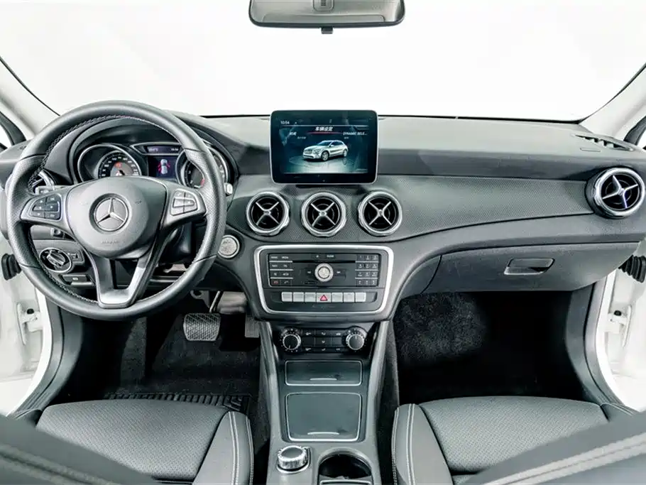 Mercedes-Benz GLA 2017 GLA 200 Dynamic фото 12