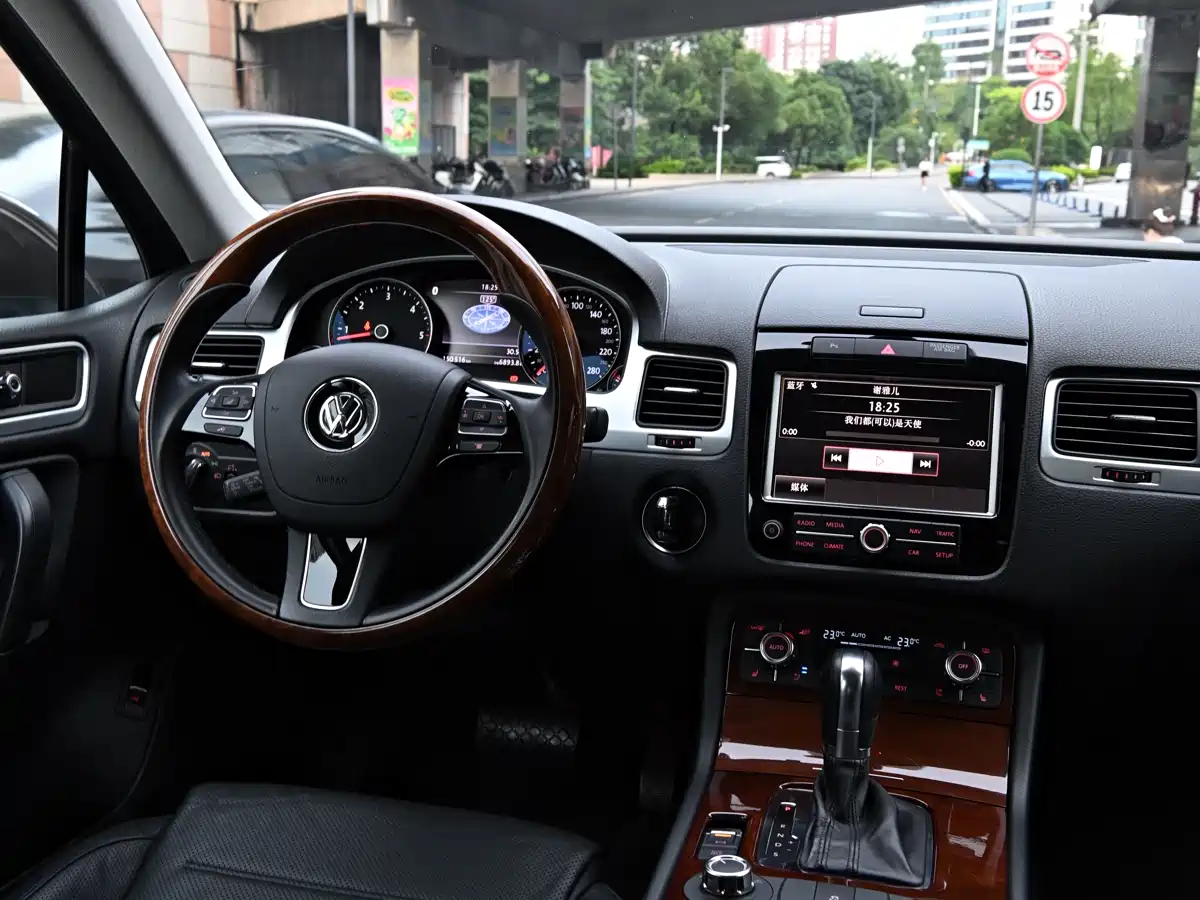 Volkswagen Touareg 2011 3.0TDI Diesel Standard фото 22