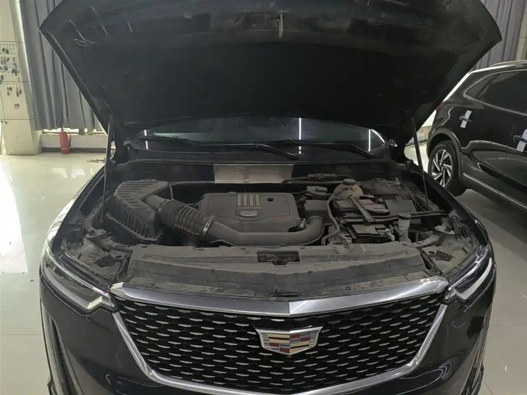 CADILLAC XT6