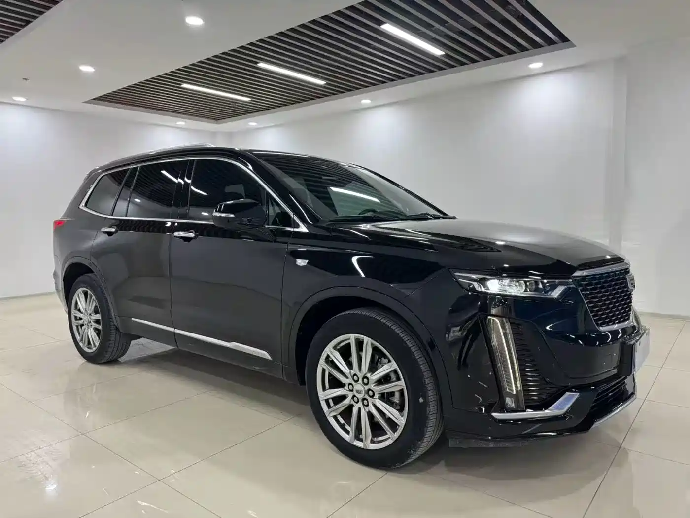CADILLAC XT6