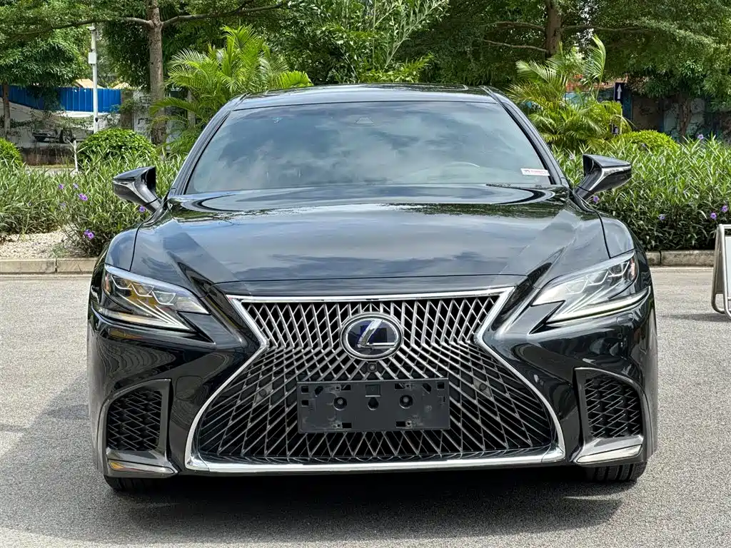 Lexus LS 2018 500h Executive Edition China V фото 3