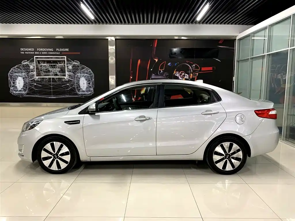 Kia K2 2012 Sedan 1.6L AT Premium Commemorative Edition фото 3