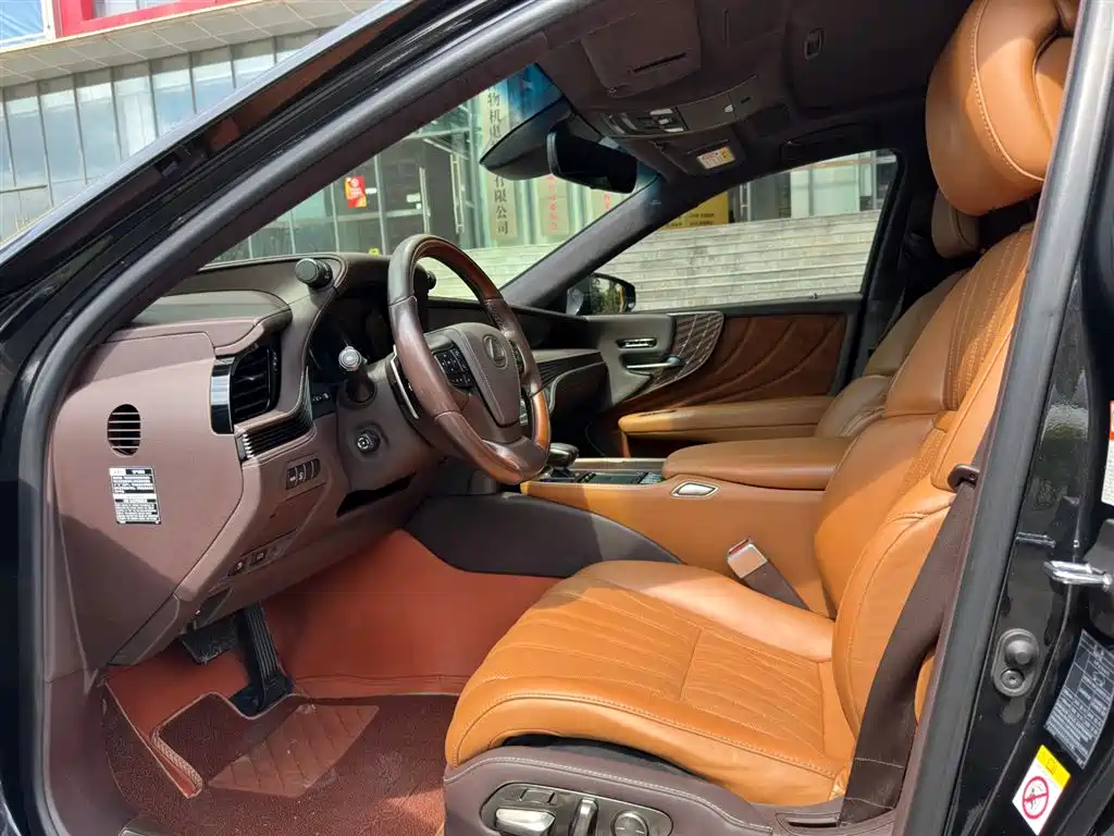 Lexus LS 2018 500h Executive Edition China V фото 11