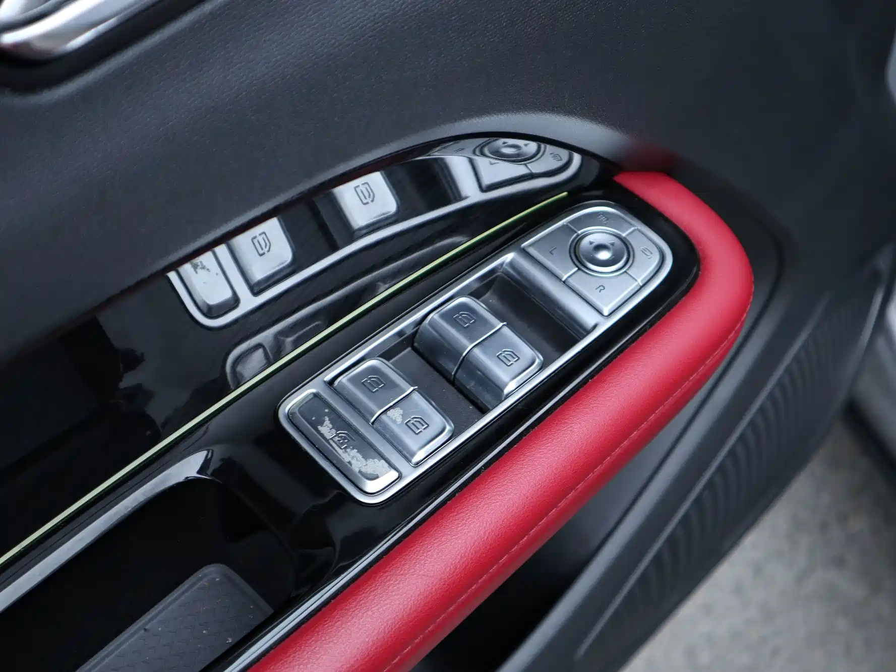 Фото 29 - Hongqi HS3