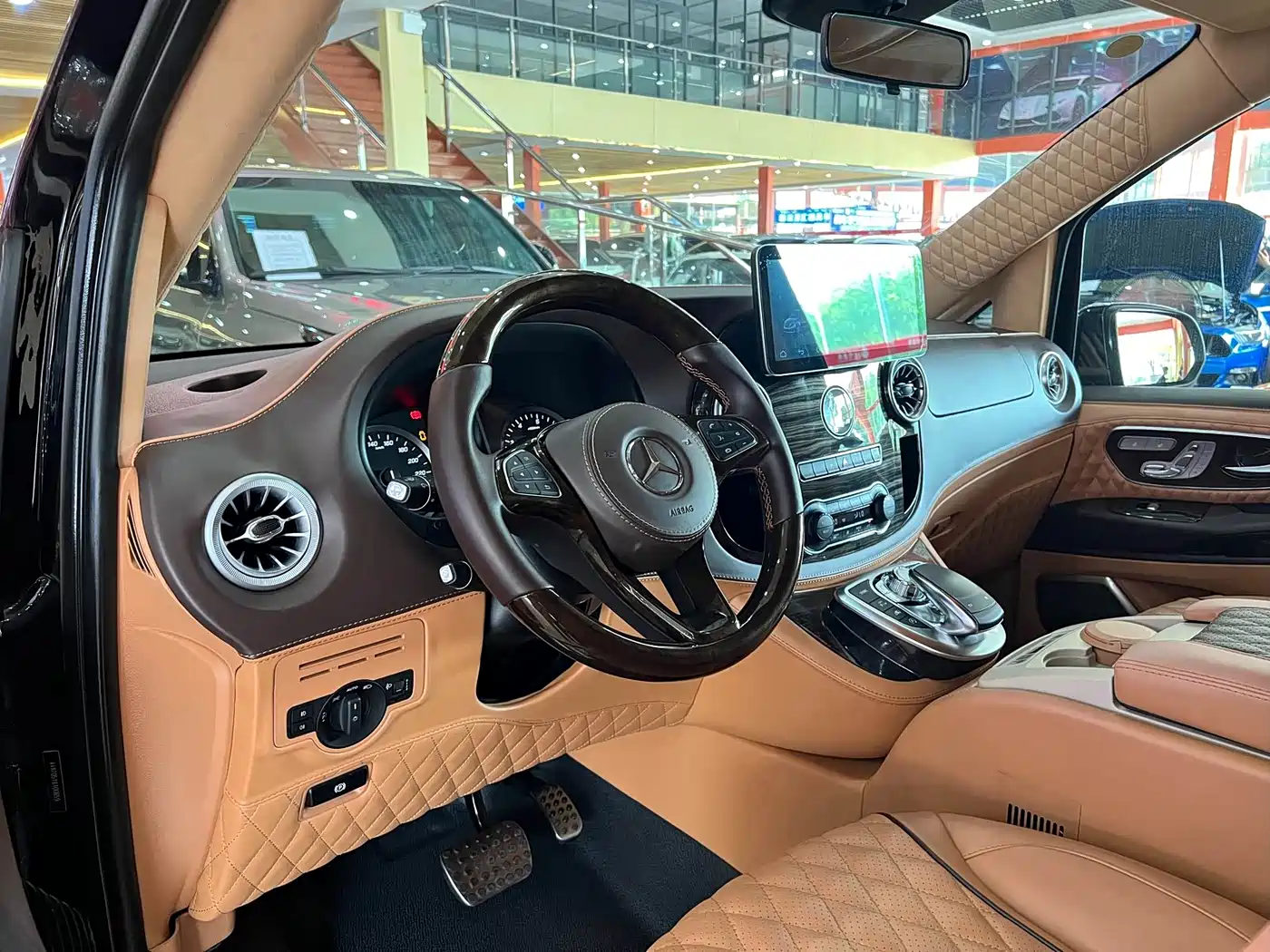 Mercedes-Benz Vito 2021 2.0T Elite 7-Seater фото 7