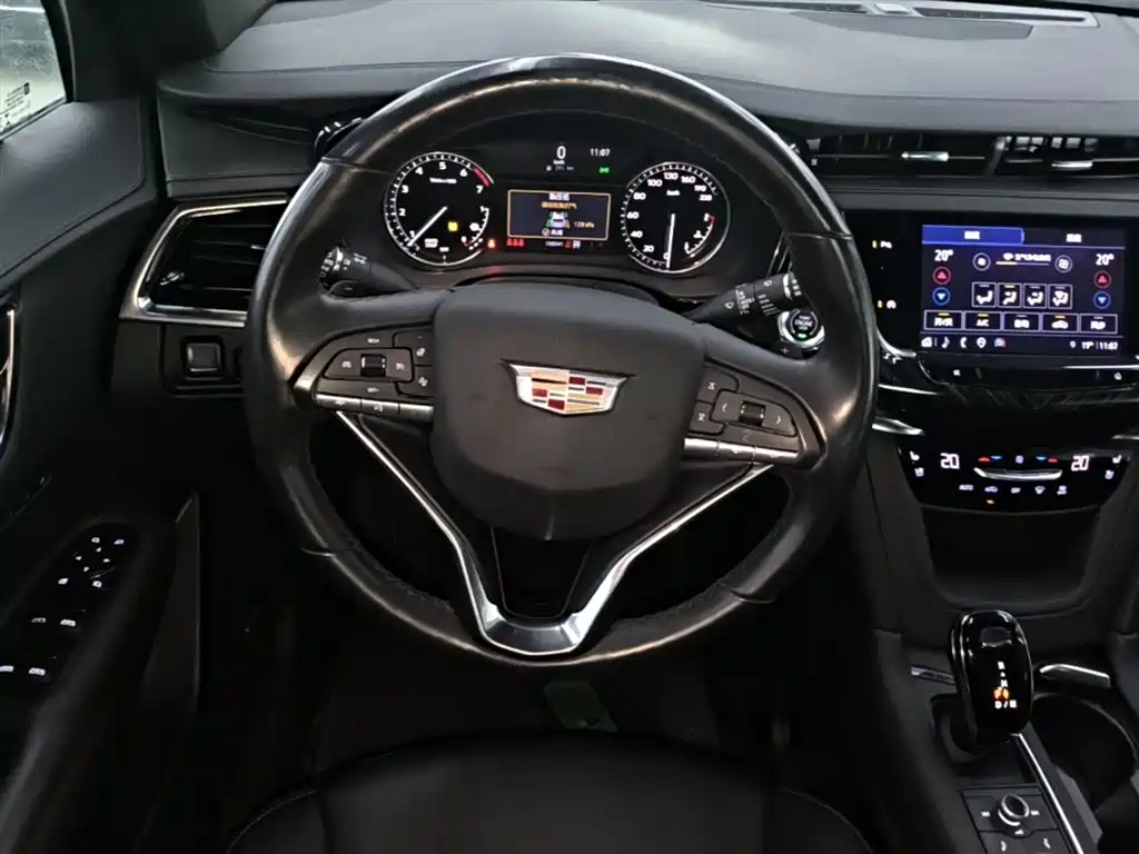 CADILLAC XT6
