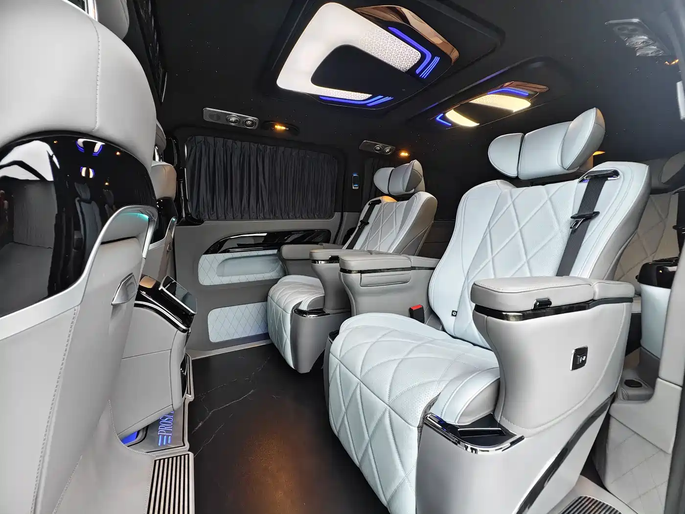 Mercedes-Benz Vito 2023 2.0T Business 7-Seater фото 20