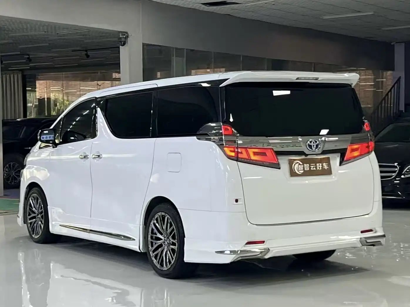 Toyota Vellfire 2020 2019 Hybrid 2.5L HV Luxury Edition