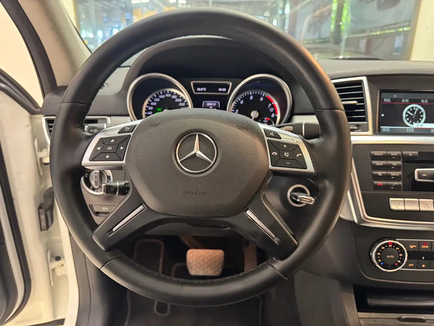 Mercedes-Benz M-Class 2014 ML 320 4MATIC фото 9