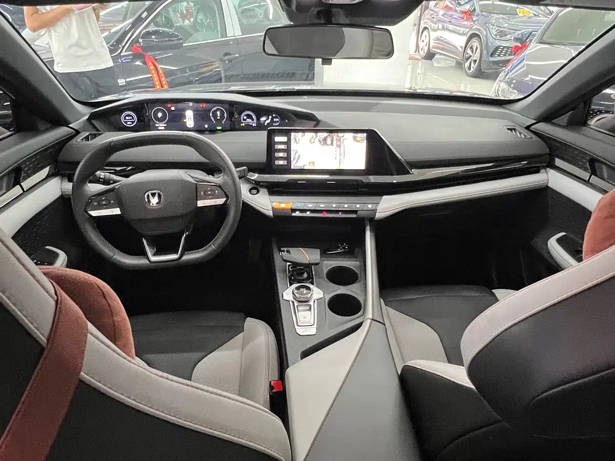 Changan UNI-V iDD 2025 2024 Blue Whale iDD 136km Smart Fun