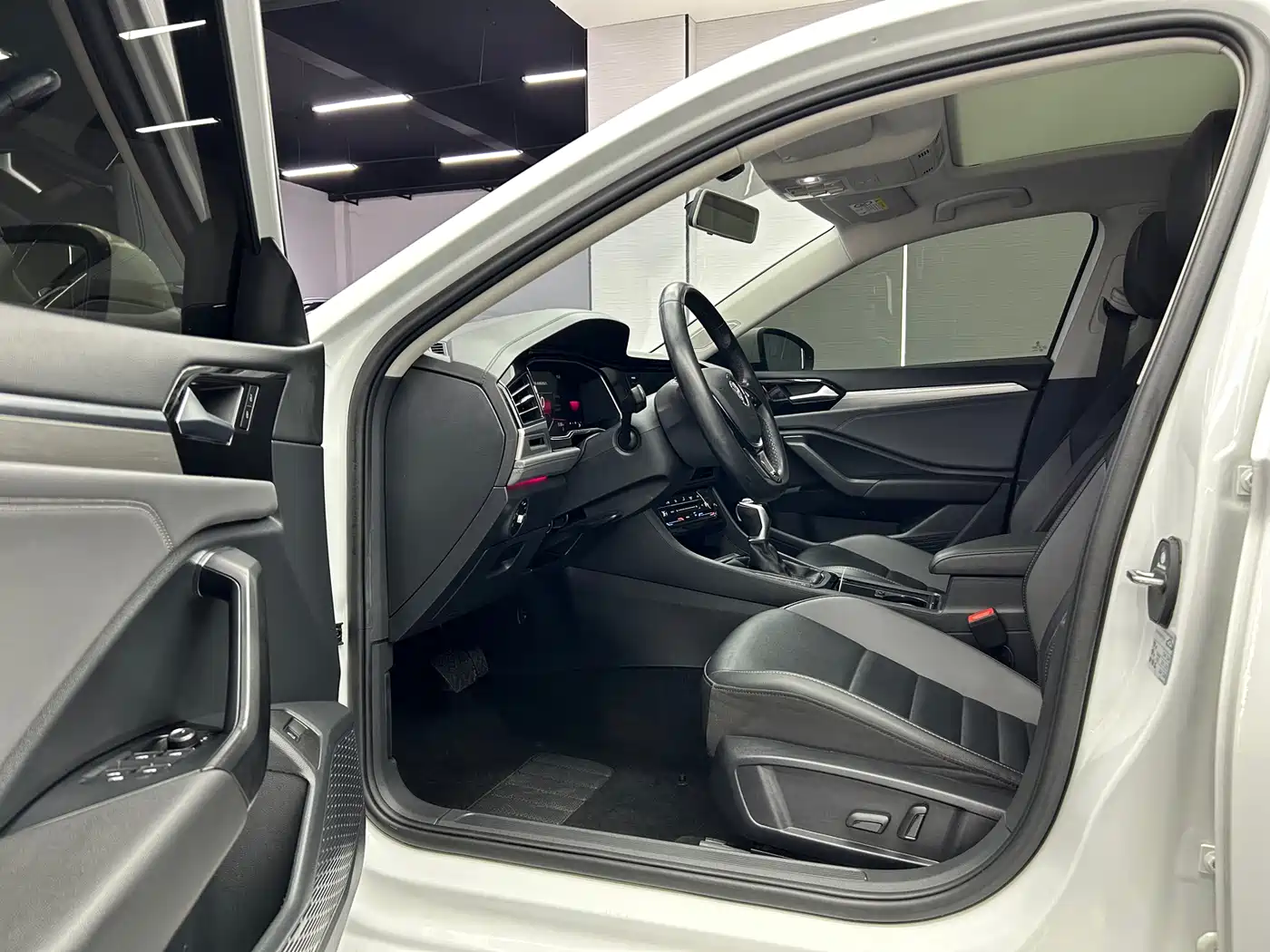Volkswagen Sagitar 2021 280TSI DSG Surpassing Edition фото 9