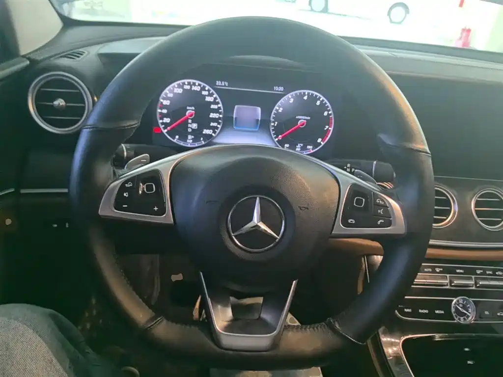 Mercedes-Benz E-Class 2016 E 200 L Sport Type фото 11