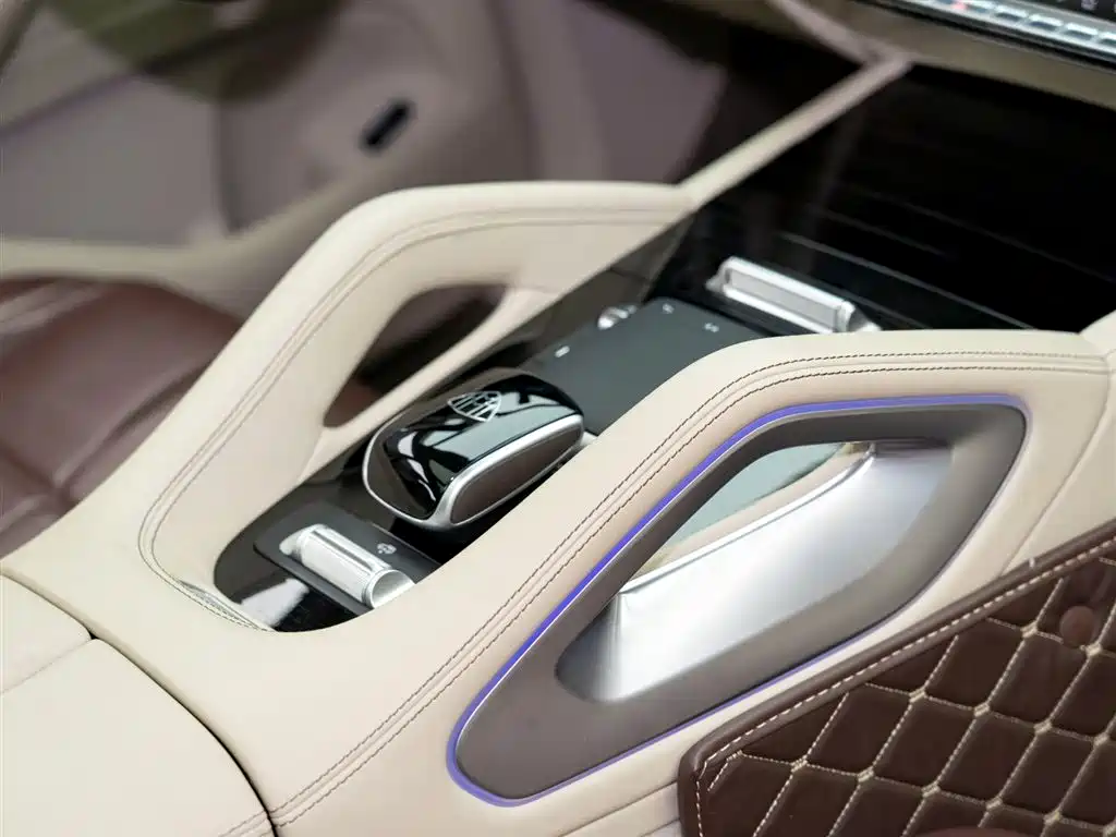Mercedes-Benz GLS 2024 Model GLS 450 4MATIC Luxury фото 16