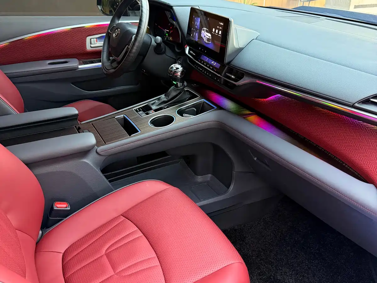 Toyota Sienna 2024 2.5L Hybrid Comfort Edition фото 9