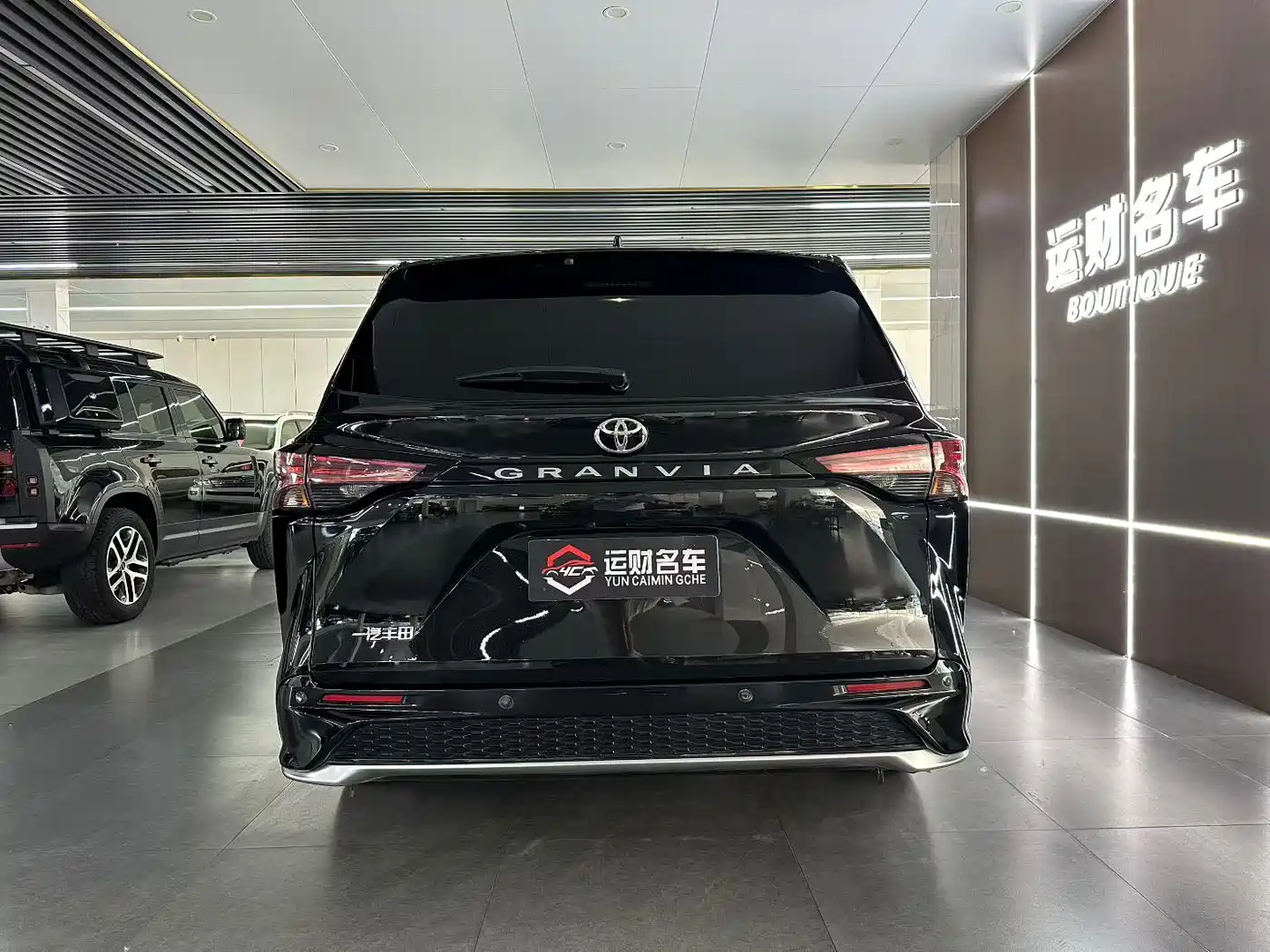 Toyota Granvia 2024 2.5L Hybrid Premium PLUS фото 8
