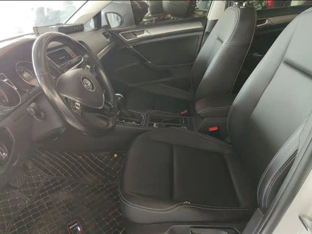 Volkswagen Golf 2020 200TSI DSG Comfort Progressive Edition фото 8