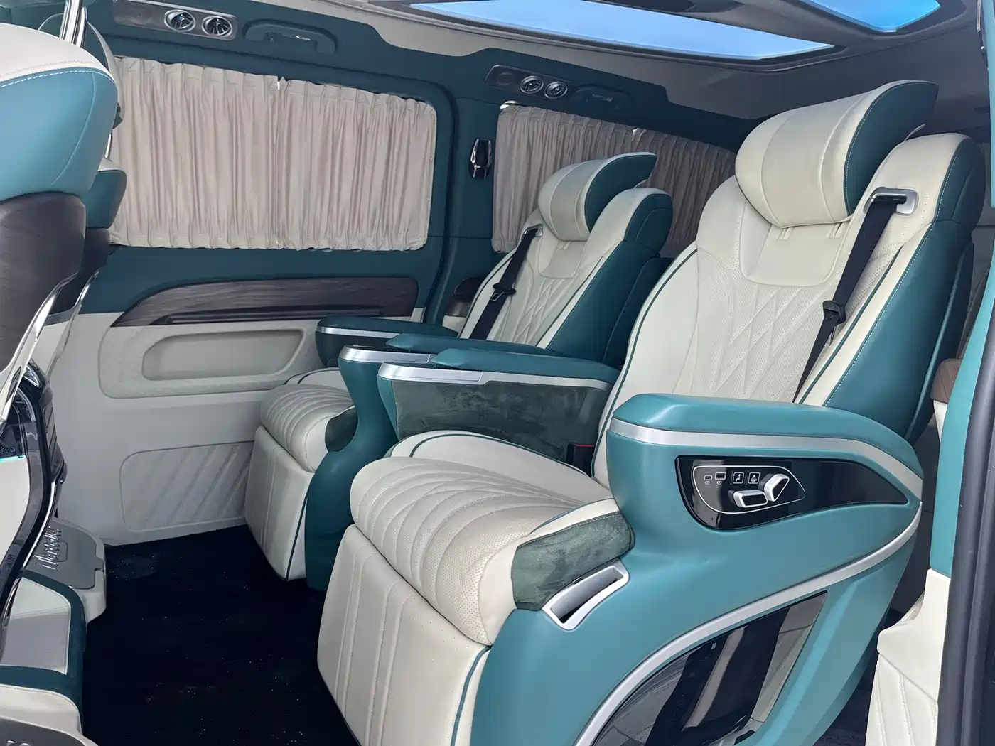 Mercedes-Benz Vito 2023 2.0T Business 7-Seater фото 11