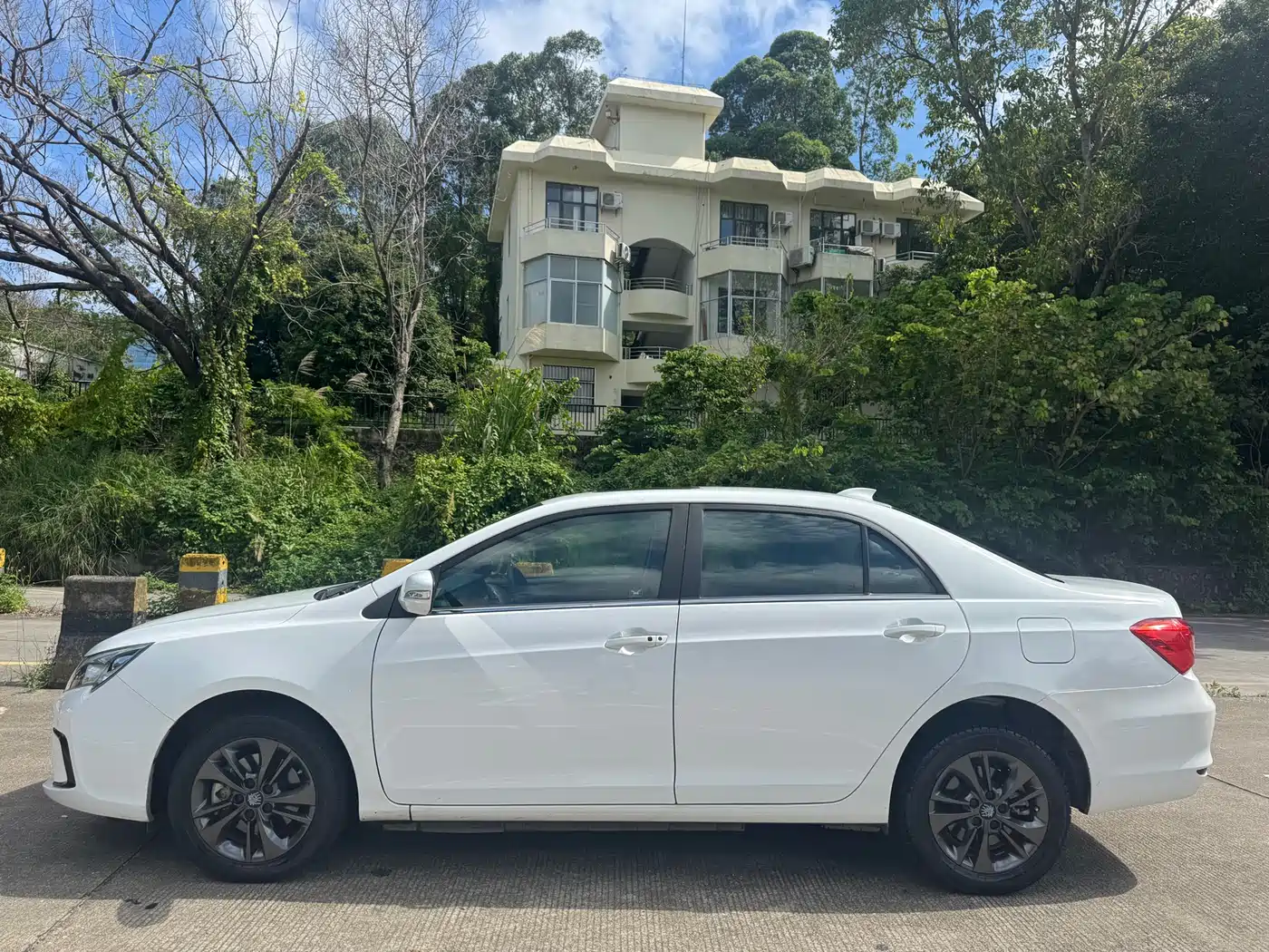 BYD Qin New Energy 2017 1.5T Premium Model фото 3
