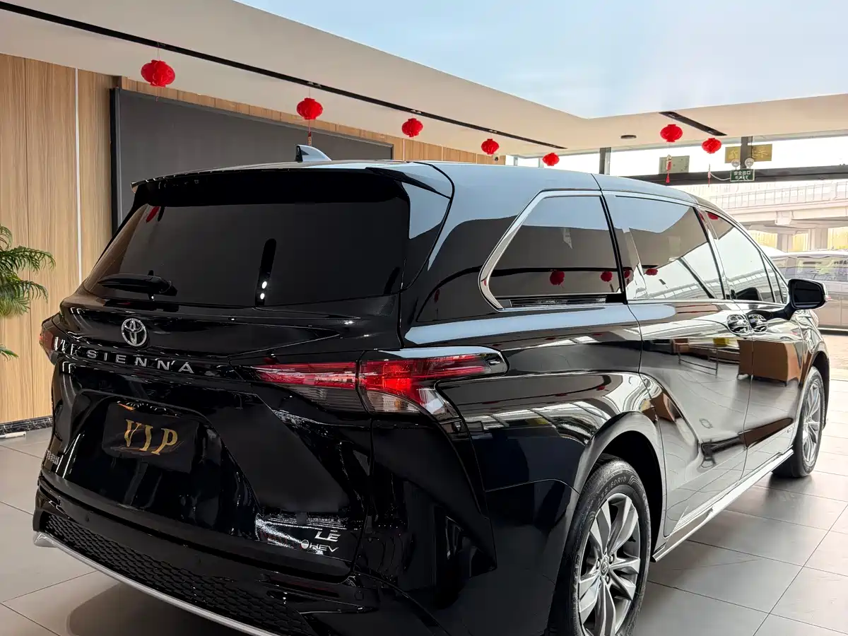 Toyota Sienna 2024 2.5L Hybrid Comfort Edition фото 4